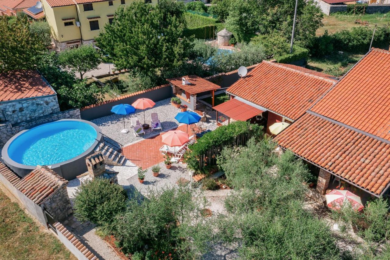 Apartment With Pool Visnjan Exterior photo
